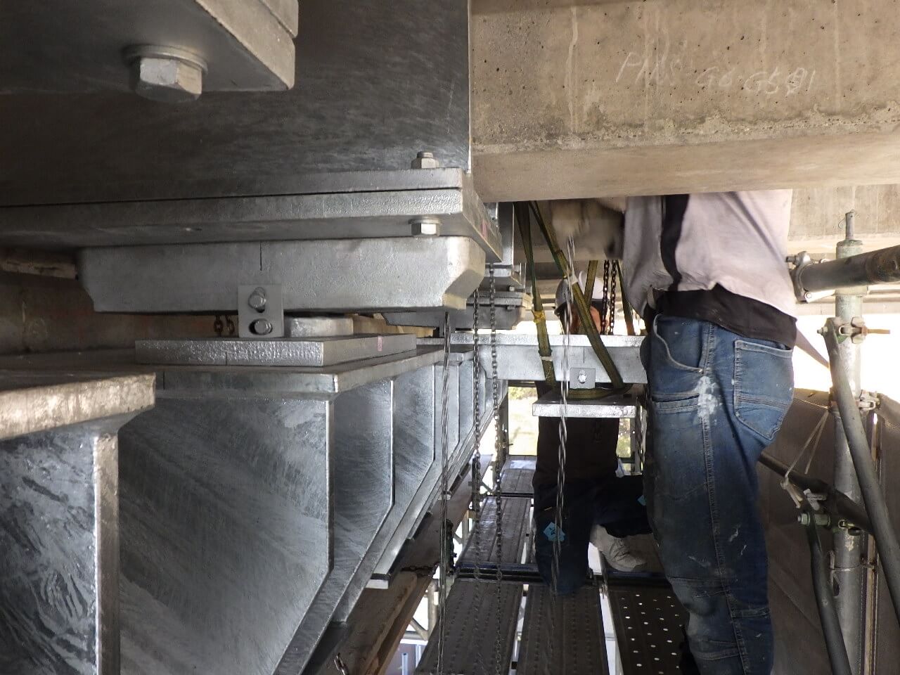 鋼製ストッパー